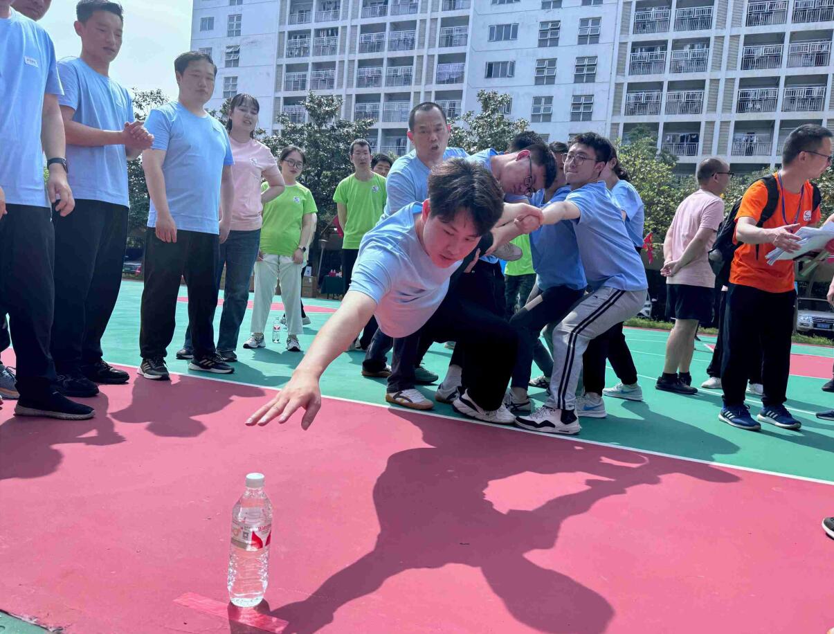 15.趣味運動會 -摸瓶1.jpg